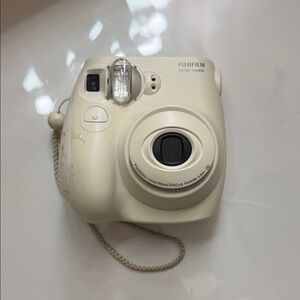 Fujifilm Instax Mini 7S Instant Camera - Cream